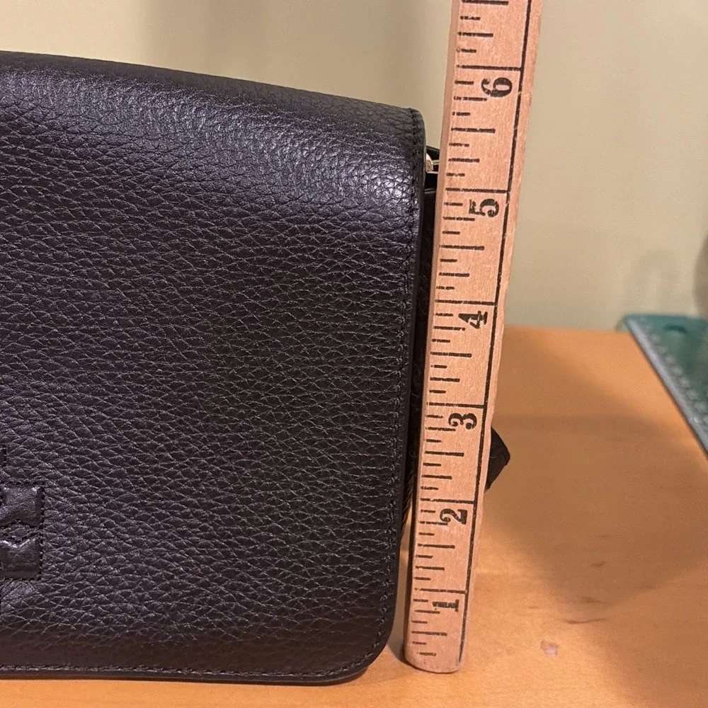 Tory‎ Burch Thea Pebbled Leather Flap Crossbody Black EUC Quiet Luxury